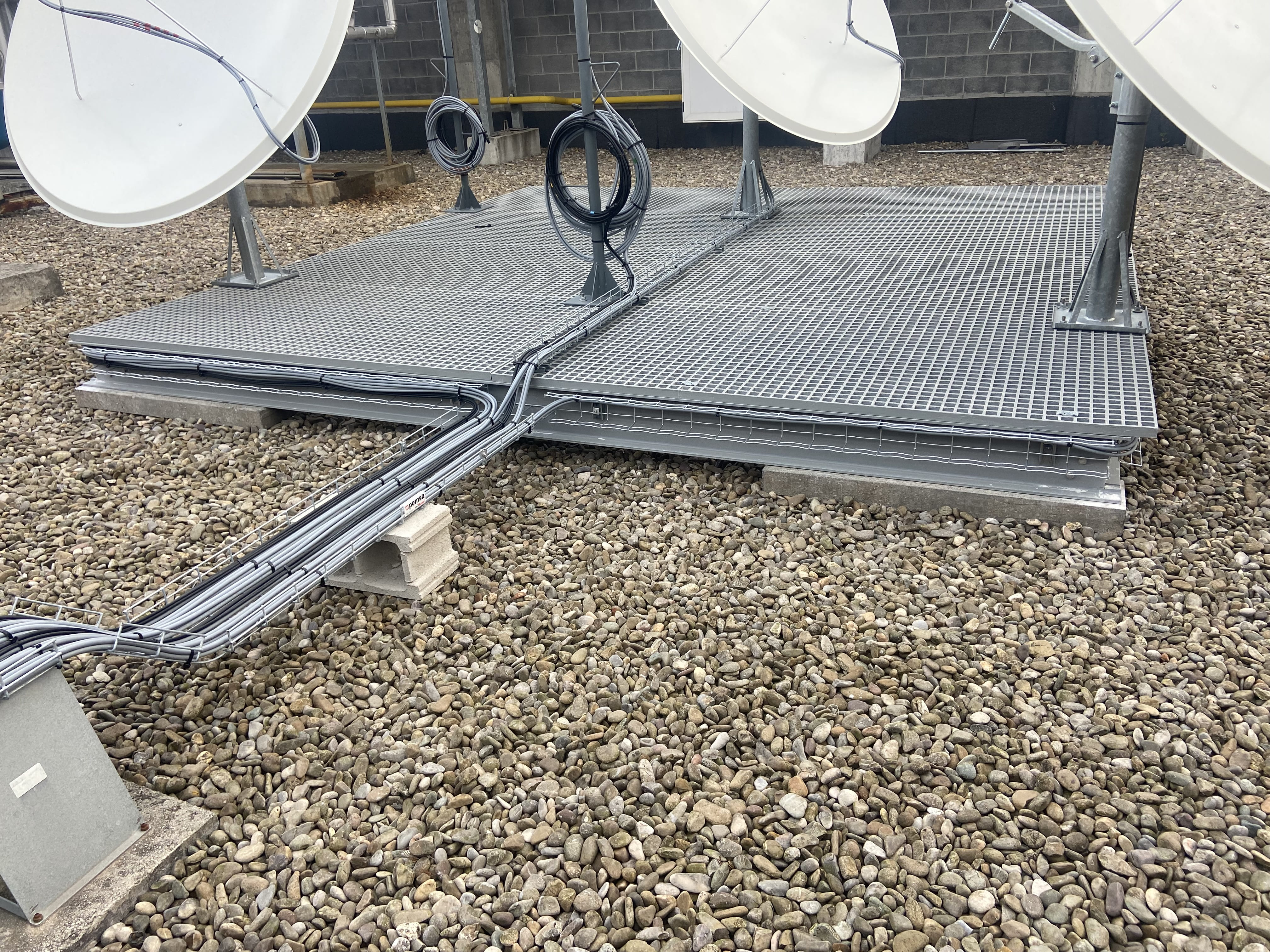 Instalación soporte y reubicación de parábolas